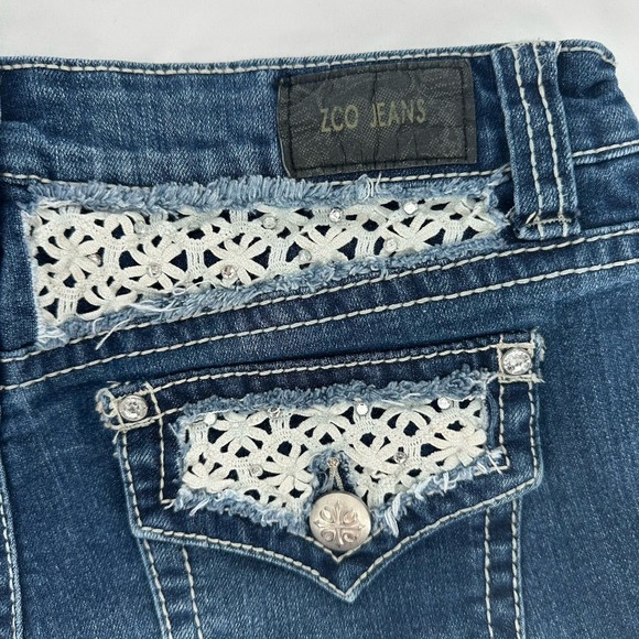 ZCO Jeans Y2K Denim Shorts Size 9 Blue Floral Crochet Studded Bling 4" Inseam - Picture 3 of 6